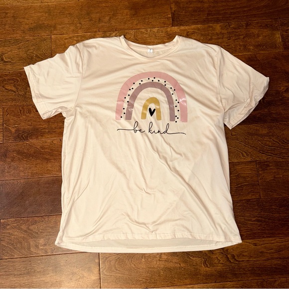 NWOT women’s tshirt - Picture 2 of 4